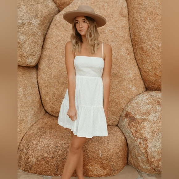 Et Clet Dresses & Skirts - Et Clet White Eyelet Dress